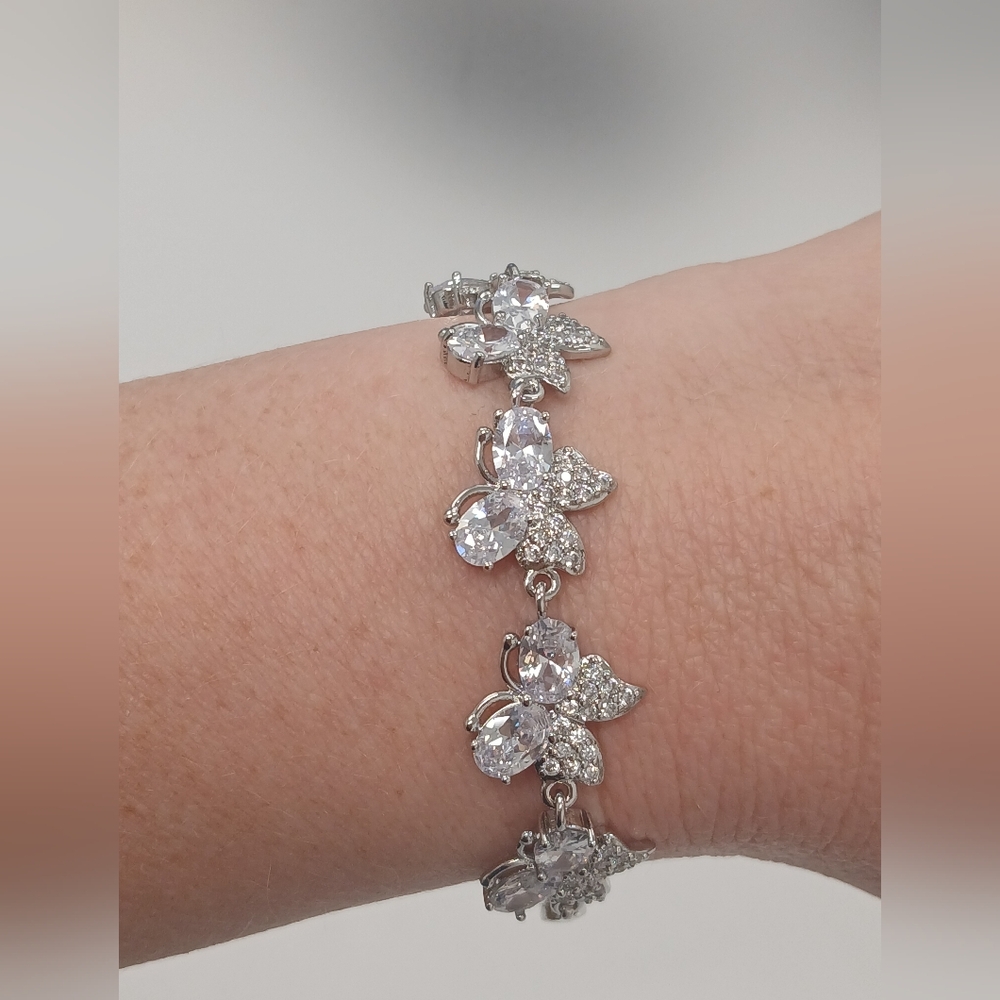 Nwot 18k Blinged Out CZ White Gold Plated Butterfly Bracelet 7" Pretty Bird